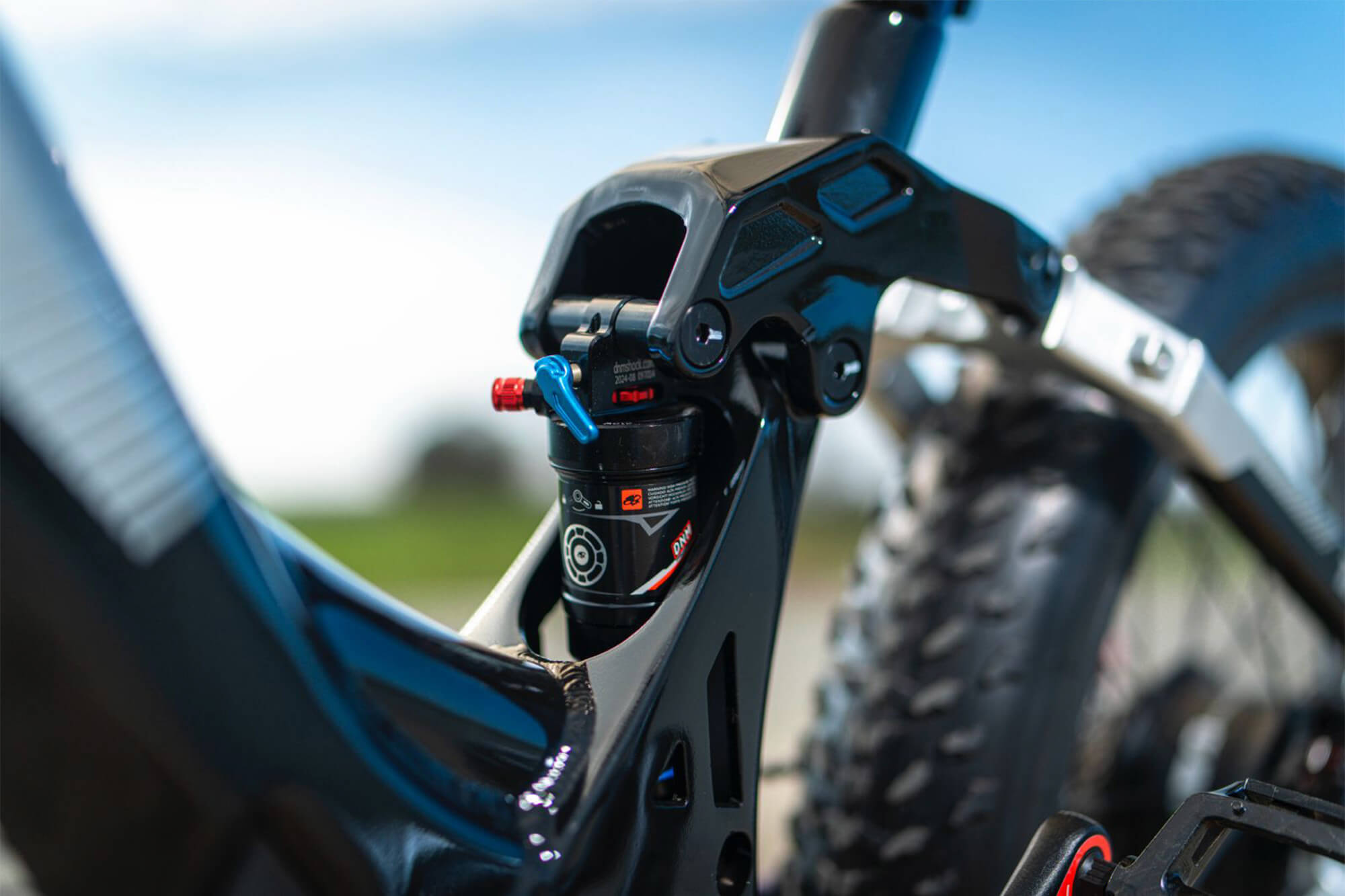 CYRUSHER Trax 2.0 step-thru electric bike — riding gallery 1